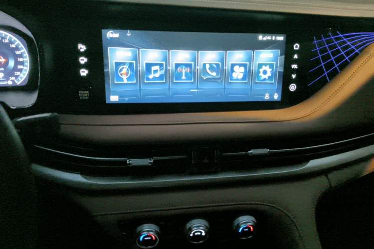 Used CHANGAN CS95 2021 2.0T Two-Wheel Drive Luxury Version Audio And AC Panel