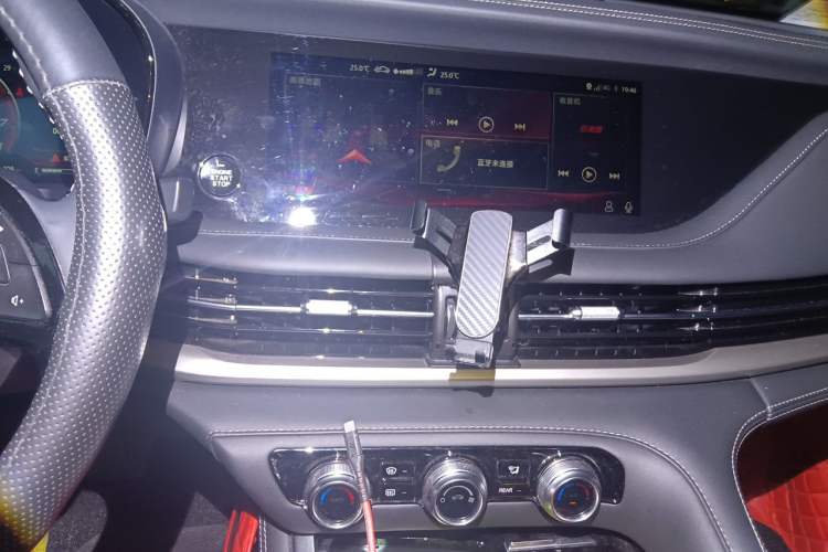 Used CHANGAN CS95 2021 2.0T Two-Wheel Drive Luxury Version Audio And AC Panel