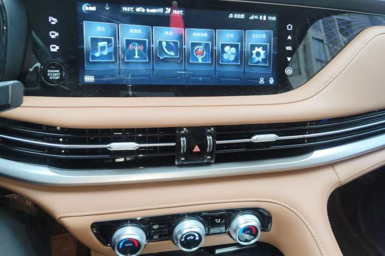 Used CHANGAN CS95 2021 2.0T Two-Wheel Drive Luxury Version Audio And AC Panel