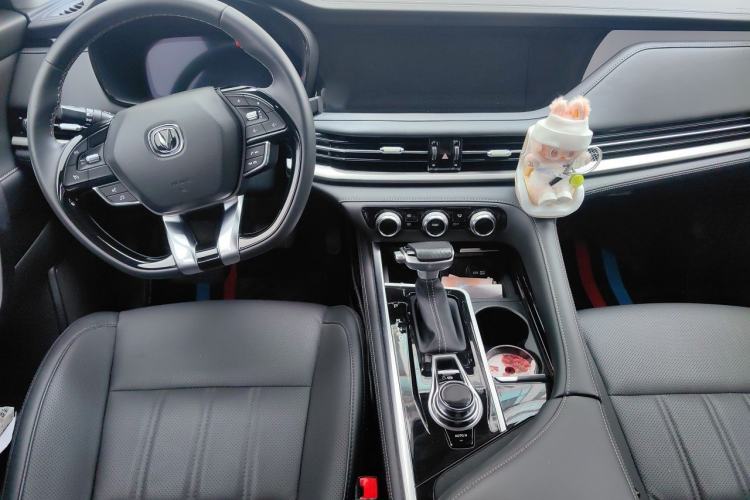 Used CHANGAN CS95 2021 2.0T Two-Wheel Drive Luxury Version Center Console
