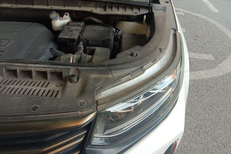 Used CHANGAN CS95 2021 2.0T Two-Wheel Drive Luxury Version Engine Bay Left