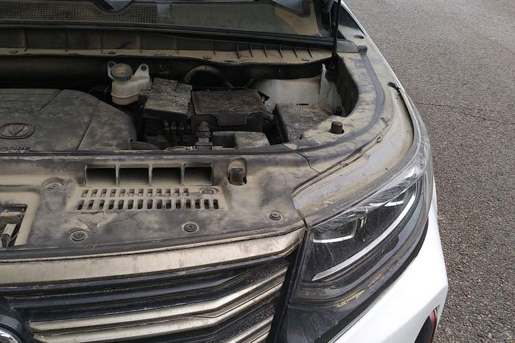Used CHANGAN CS95 2021 2.0T Four-Wheel Drive Luxury Version Engine Bay Left