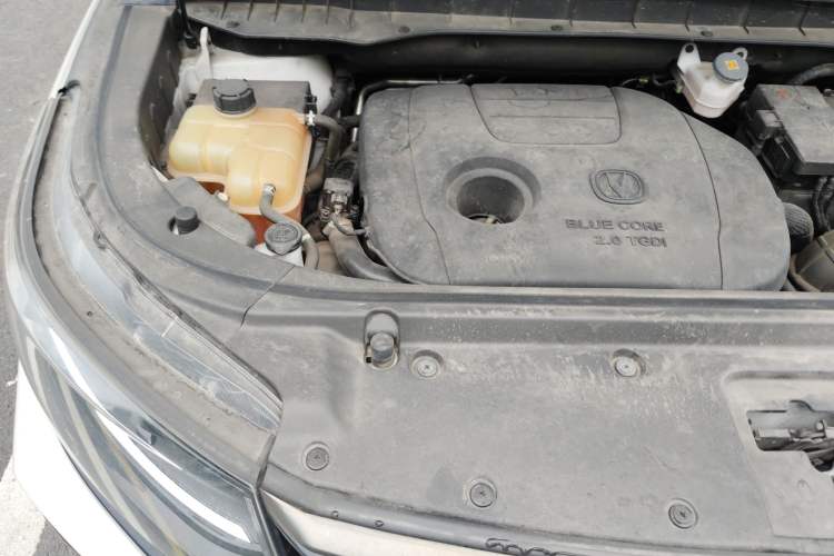 Used CHANGAN CS95 2021 2.0T Two-Wheel Drive Luxury Version Engine Bay Right