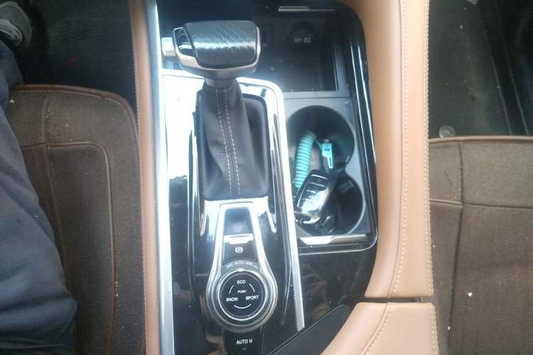 Used CHANGAN CS95 2021 2.0T Four-Wheel Drive Luxury Version Gear Lever