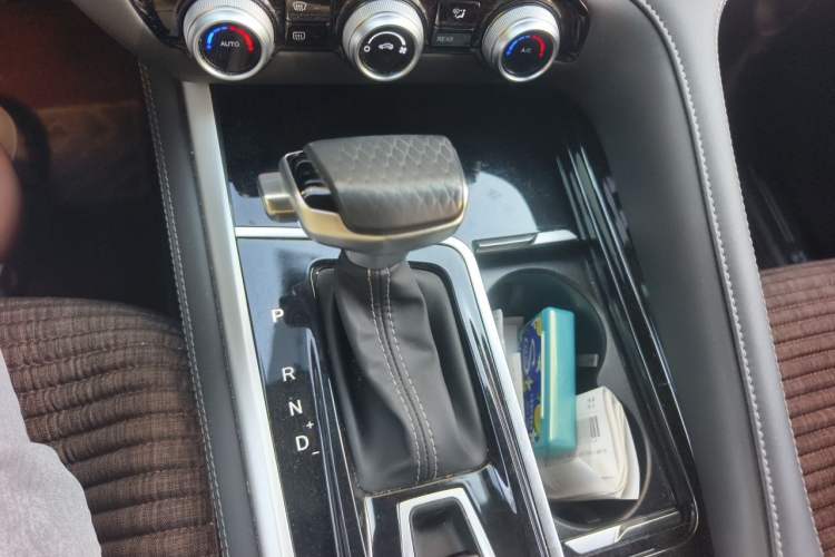 Used CHANGAN CS95 2021 2.0T Two-Wheel Drive Luxury Version Gear Lever