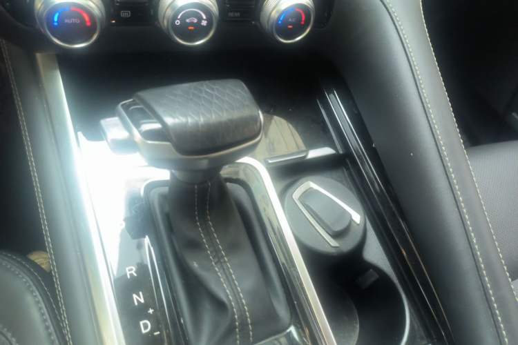 Used CHANGAN CS95 2021 2.0T Two-Wheel Drive Luxury Version Gear Lever