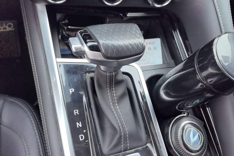 Used CHANGAN CS95 2021 2.0T Two-Wheel Drive Luxury Version Gear Lever