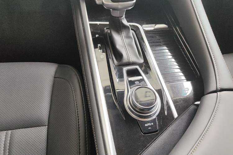 Used CHANGAN CS95 2021 2.0T Two-Wheel Drive Luxury Version Gear Lever