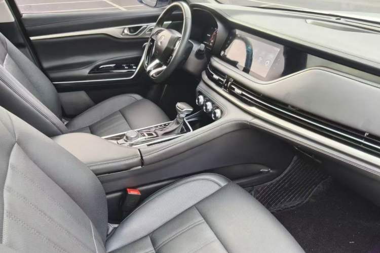 Used CHANGAN CS95 2021 2.0T Two-Wheel Drive Luxury Version Interior 1