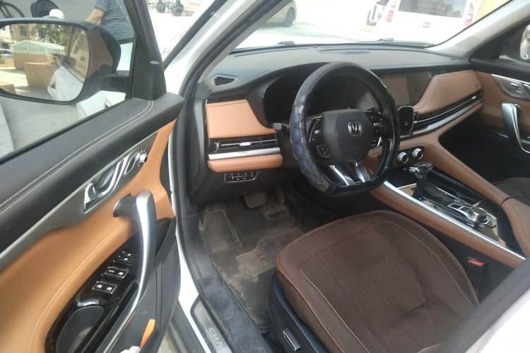 Used CHANGAN CS95 2021 2.0T Four-Wheel Drive Luxury Version Interior 3