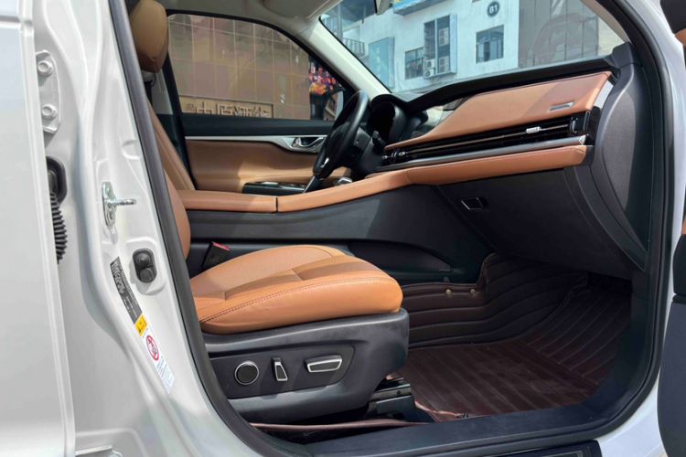Used CHANGAN CS95 2021 2.0T Two-Wheel Drive Luxury Version Interior 8