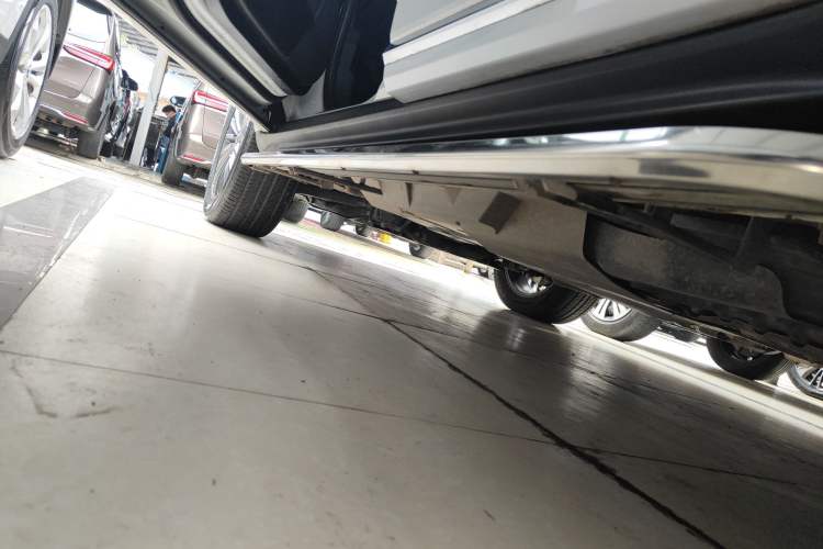Used CHANGAN CS95 2021 2.0T Four-Wheel Drive Luxury Version Left Side Sill