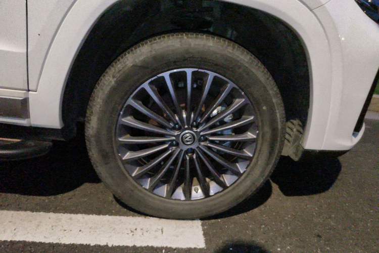 Used CHANGAN CS95 2021 2.0T Two-Wheel Drive Luxury Version Right Front Wheel Hub