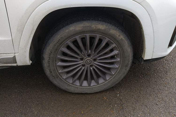 Used CHANGAN CS95 2021 2.0T Four-Wheel Drive Luxury Version Right Front Wheel Hub