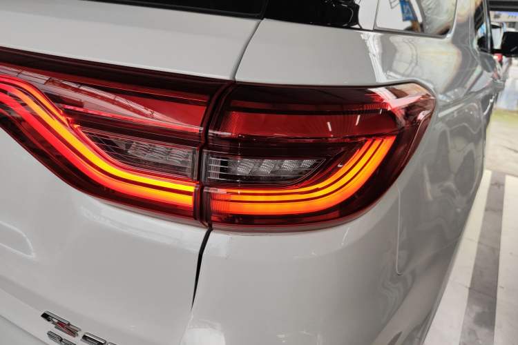 Used CHANGAN CS95 2021 2.0T Four-Wheel Drive Luxury Version Right Rear Taillight