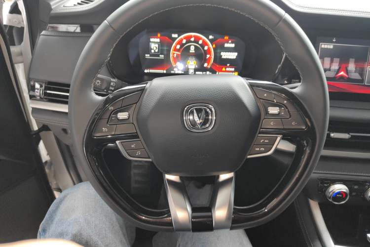 Used CHANGAN CS95 2021 2.0T Four-Wheel Drive Luxury Version Steering Wheel