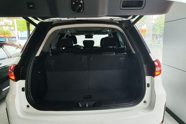 Used CHANGAN CS95 2021 2.0T Two-Wheel Drive Luxury Version Trunk