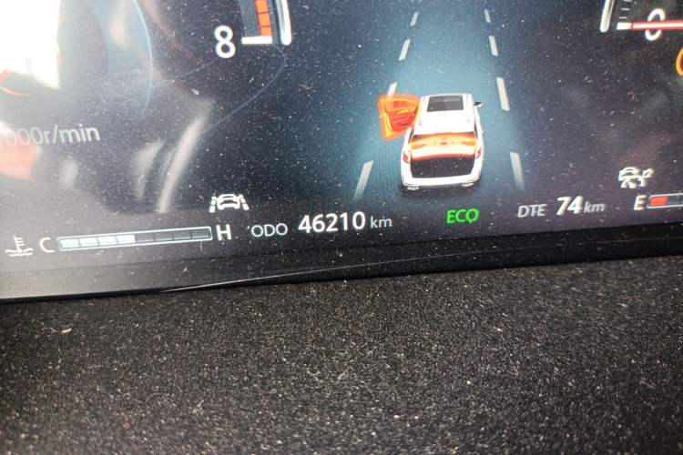 Used CHANGAN CS95 2023 2.0T All-Wheel Drive Premium PLUS Odometer Close Up