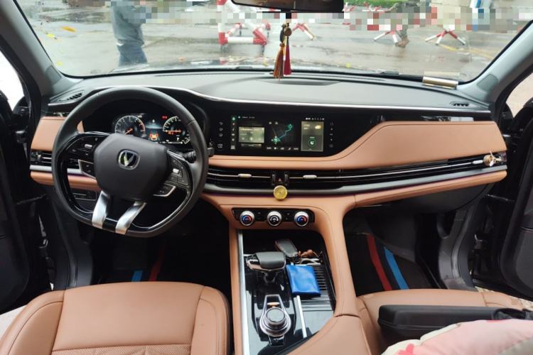 Used CHANGAN CS95 2023 2.0T All-Wheel Drive Premium PLUS Center Console