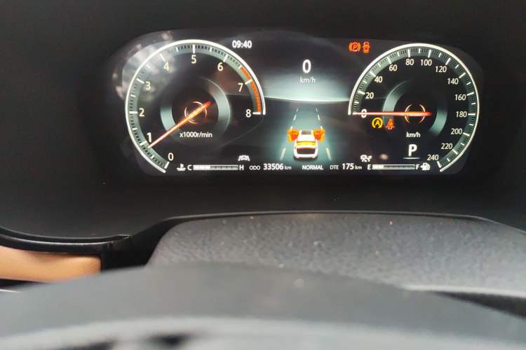 Used CHANGAN CS95 2023 2.0T All-Wheel Drive Premium PLUS Odometer Close Up