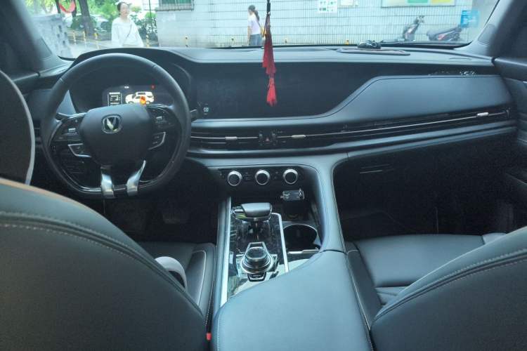 Used CHANGAN CS95 2023 2.0T All-Wheel-Drive Luxury PLUS Model Center Console