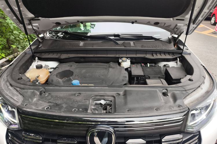Used CHANGAN CS95 2023 2.0T Two-Wheel Drive Luxury PLUS Engine Bay