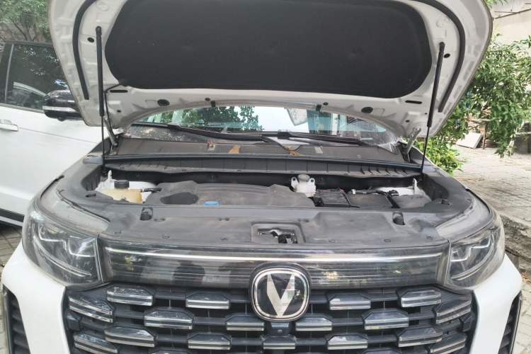 Used CHANGAN CS95 2023 2.0T All-Wheel-Drive Luxury PLUS Model Engine Bay
