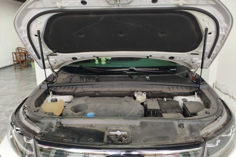Used CHANGAN CS95 2023 2.0T Two-Wheel Drive Luxury PLUS Engine Bay