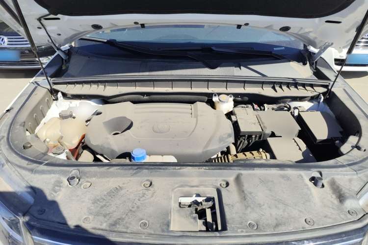 Used CHANGAN CS95 2023 2.0T All-Wheel-Drive Luxury PLUS Model Engine Bay