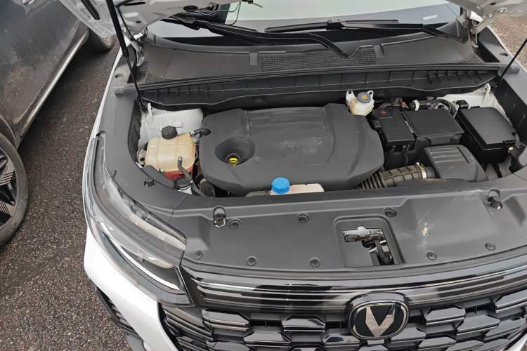 Used CHANGAN CS95 2023 2.0T All-Wheel Drive Premium PLUS Engine Bay Right