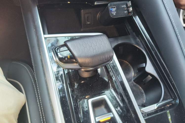 Used CHANGAN CS95 2023 2.0T All-Wheel-Drive Luxury PLUS Model Gear Lever