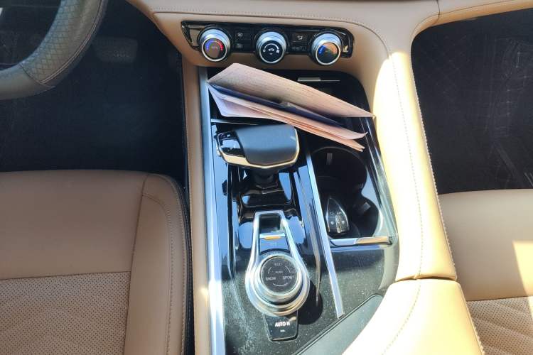 Used CHANGAN CS95 2023 2.0T All-Wheel-Drive Luxury PLUS Model Gear Lever