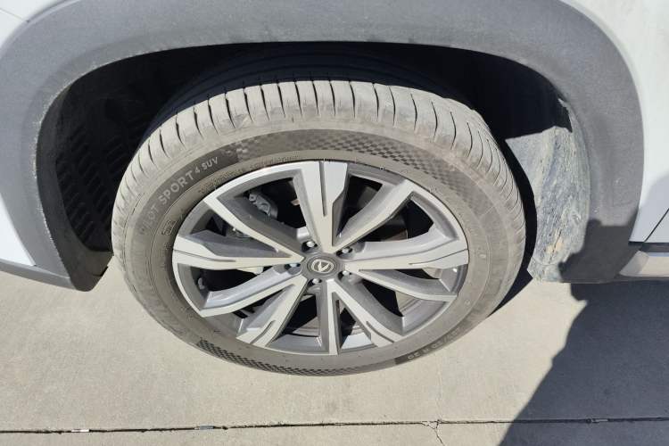 Used CHANGAN CS95 2023 2.0T All-Wheel-Drive Luxury PLUS Model Left Front Wheel Hub