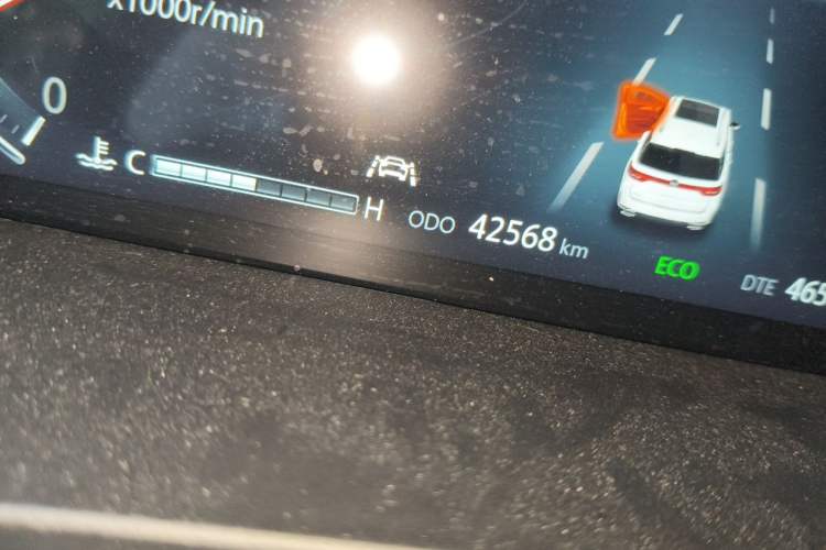 Used CHANGAN CS95 2023 2.0T All-Wheel-Drive Luxury PLUS Model Odometer Close Up