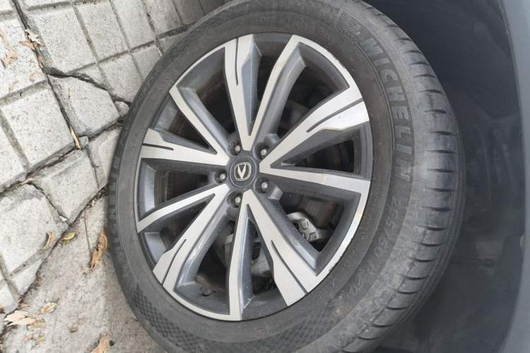 Used CHANGAN CS95 2023 2.0T All-Wheel-Drive Luxury PLUS Model Right Front Wheel Hub