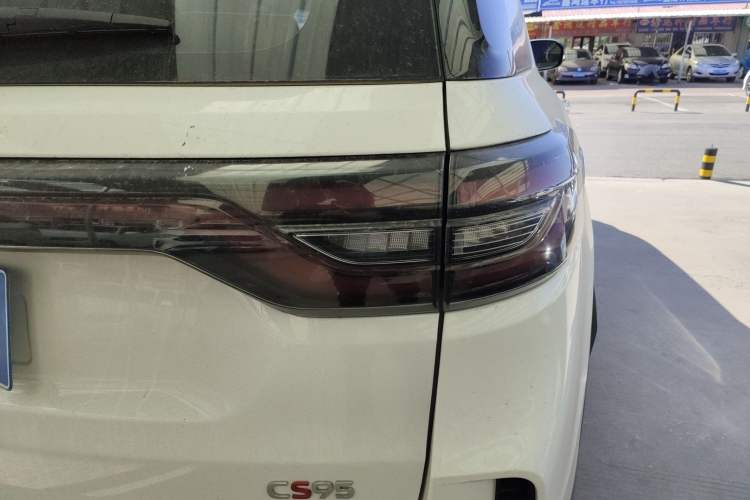 Used CHANGAN CS95 2023 2.0T All-Wheel-Drive Luxury PLUS Model Right Rear Taillight