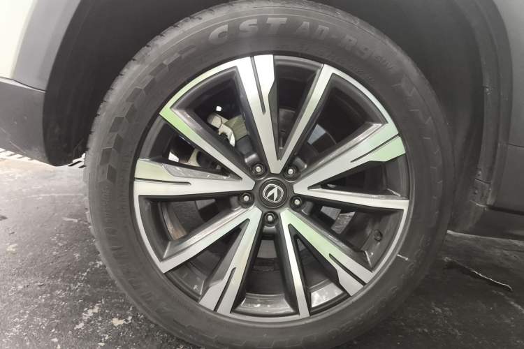 Used CHANGAN CS95 2023 2.0T Two-Wheel Drive Luxury PLUS Right Rear Wheel Hub