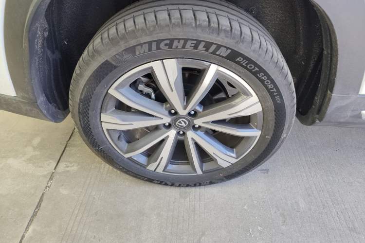 Used CHANGAN CS95 2023 2.0T All-Wheel-Drive Luxury PLUS Model Right Rear Wheel Hub