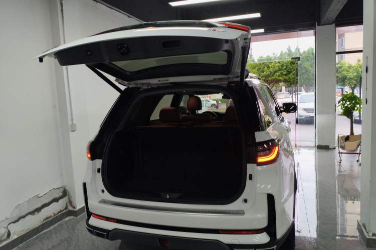 Used CHANGAN CS95 2023 2.0T Two-Wheel Drive Luxury PLUS Trunk