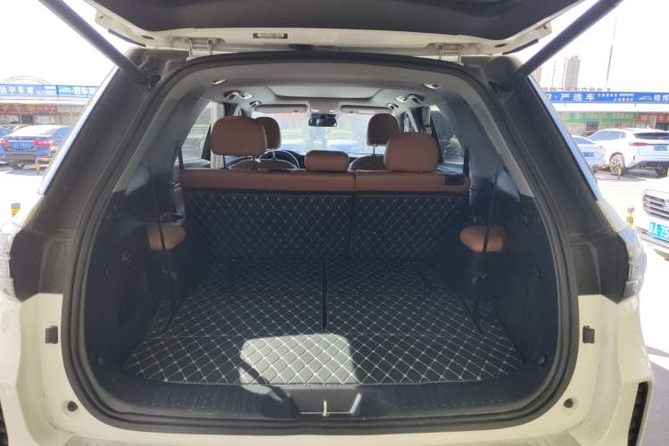 Used CHANGAN CS95 2023 2.0T All-Wheel-Drive Luxury PLUS Model Trunk