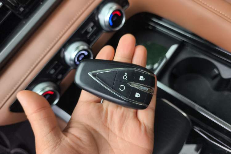 Used CHANGAN CS95 2023 2.0T Two-Wheel Drive Luxury PLUS Vehicle Key