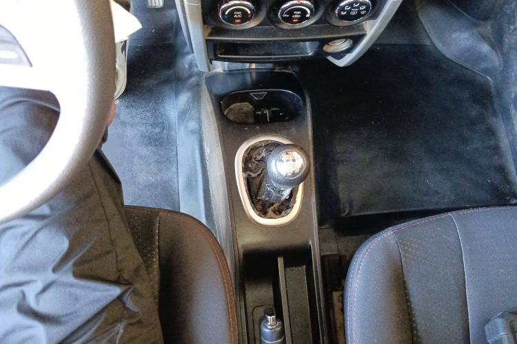 Used CHANGAN CX20 2014 1.4L Manual Sport Edition China V Standard Gear Lever