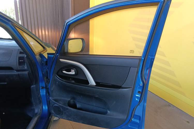 Used CHANGAN CX20 2014 1.4L Manual Sport Edition China V Standard Interior 5
