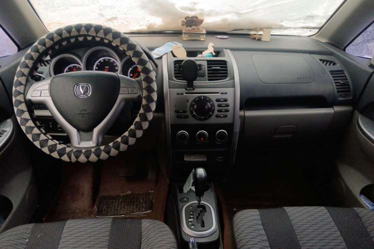 Used CHANGAN CX20 2011 1.3L Automatic Sport Edition Center Console