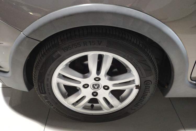 Used CHANGAN CX20 2011 1.3L Automatic Sport Edition Left Front Wheel Hub