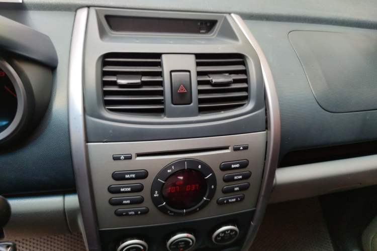 Used CHANGAN CX20 2011 1.3L Manual Sport Edition Audio And AC Panel