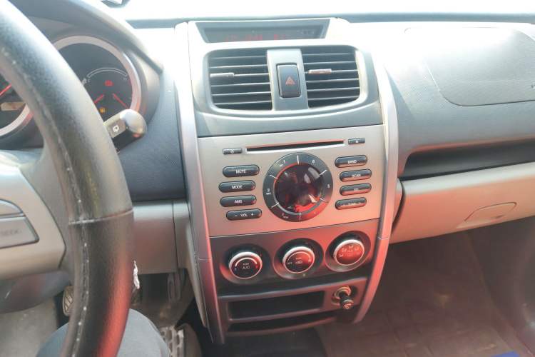 Used CHANGAN CX20 2011 1.3L Manual Sport Edition Audio And AC Panel