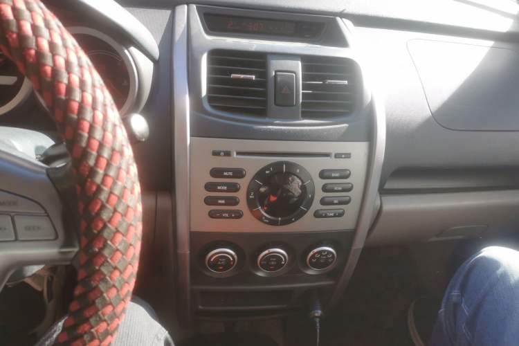 Used CHANGAN CX20 2011 1.3L Manual Sport Edition Audio And AC Panel
