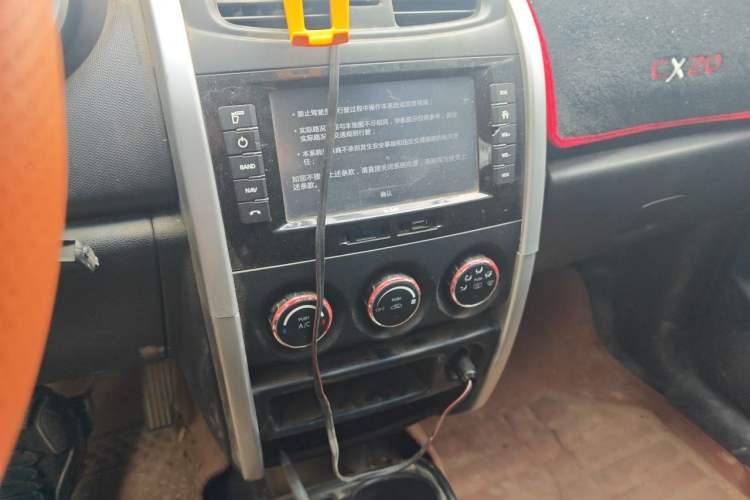 Used CHANGAN CX20 2014 1.4L IMT Sunroof Navigation Version China IV Standard Audio And AC Panel