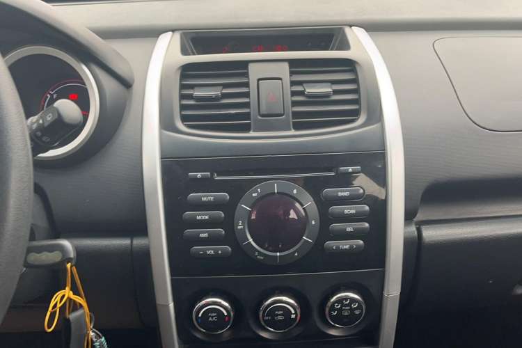 Used CHANGAN CX20 2014 1.4L Manual Sport Version China IV Standard Audio And AC Panel